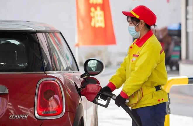 油價十連漲，為何人們對電動車依舊猶豫？